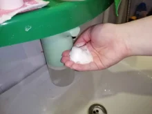 Dispensador automático de jabón con Sensor de inducción infrarrojo, dispositivo desinfectante de manos para baño, espuma sin contacto