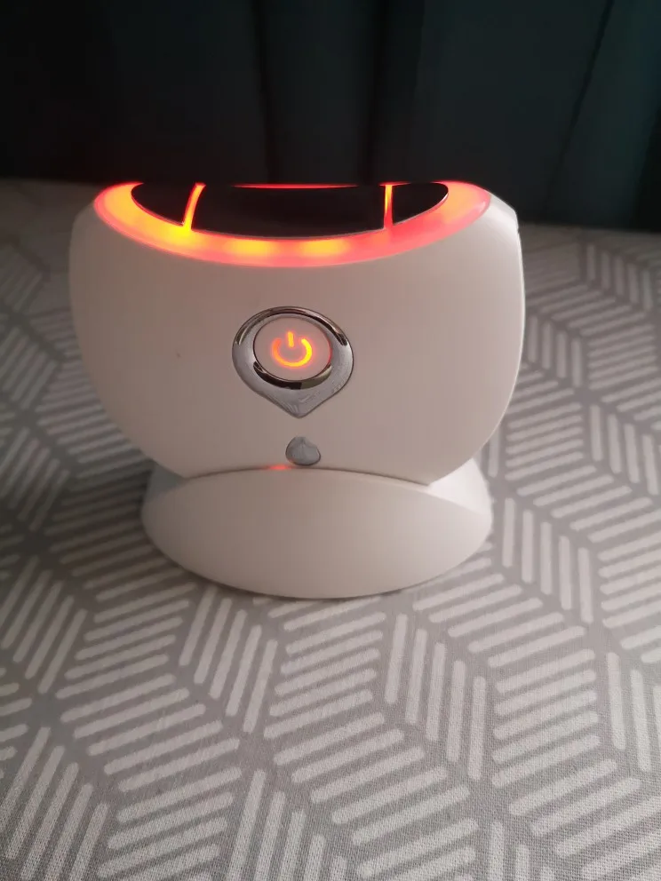 Отзыв о товаре Массажер для шеи OKACHI GLIYA, 2021 г., для массажа лица, разглаживания и удаления морщин, вибрация, холодный и горячий компресс, светодиодная подсветка, EMS терапия от пользователя A***n