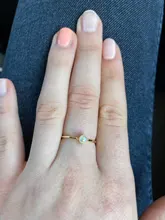 ZHOUYANG-Anillo delicado delgado de estilo minimalista con una mini perla, joyería fina, color amarillo claro dorado