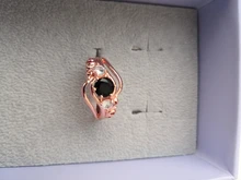 Huitan-Anillo de bruja para mujer, piedra negra única, ajuste giratorio, Diseño de banda, Color oro rosa, anillos de dedo de compromiso para mujer, venta al por mayor