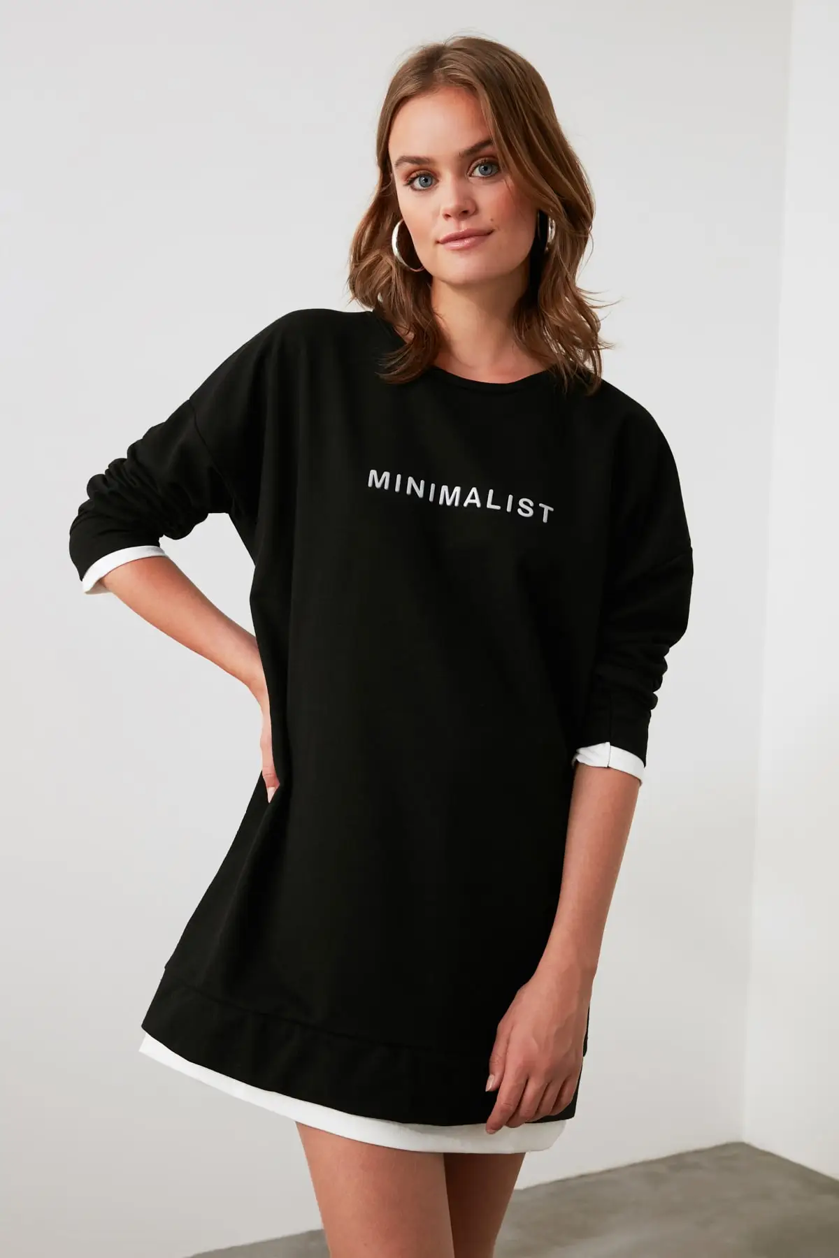 Длинный трикотажный Свитшот оверсайз с принтом трендовой фирмы TWOAW21SW1462 ► Фото 2/4