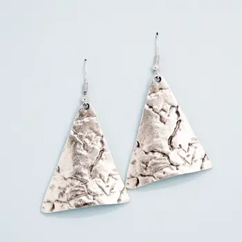 

Earrings triangle with crack (54042)