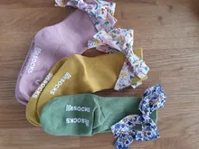 Calcetines acanalados con letras y estampado de flores para niñas, medias transpirables cálidas y antideslizantes para decoración de lazo, de 0 a 5 años