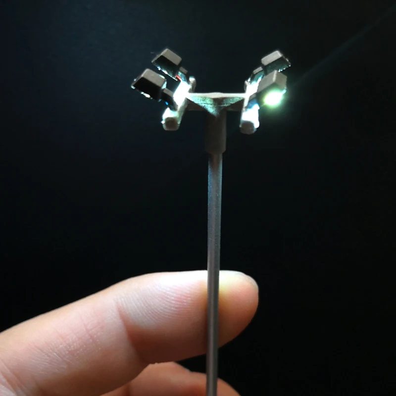 4 PCS HO Scale Model lighting tower Model Street Lights Layout Lamppost Train Garden Playground Stadium 2