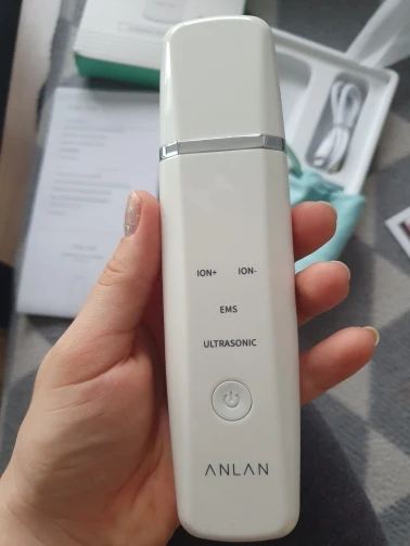 Отзыв о товаре ANLAN Ультразвуковой скрабер скруббер, ионная лопатка для чистки лица, пилинг, лифтинг для лица, удаление угрей, терапия красным светом для удаления черных точек blackhead remover узи чистка ультразвуковая чистка лица от пользователя S***a