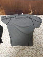 Los nuevos hombres de manga corta Rashgard de compresión corriendo T camisa de los hombres de secado rápido gimnasio medias deportivas para correr de los hombres ropa deportiva