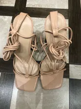 Aneikeh de verano zapatos de mujer Sandalias, de la Pu de moda Cruz-atado tacones de encaje fiesta bombas tamaño 35- 42 albaricoque blanco negro