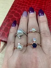 Huitan romántico anillos de perlas simuladas para las mujeres de lujo aniversario de boda accesorios anillos de compromiso para venta al por mayor