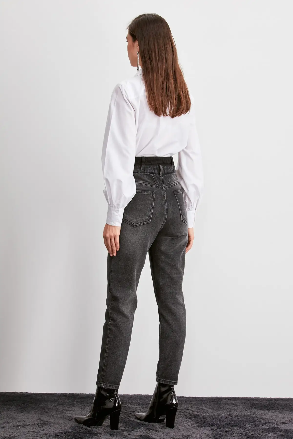 Goedkoop Trendyol Steek Detail Super Hoge Taille Mom Jeans TWOAW20JE0270