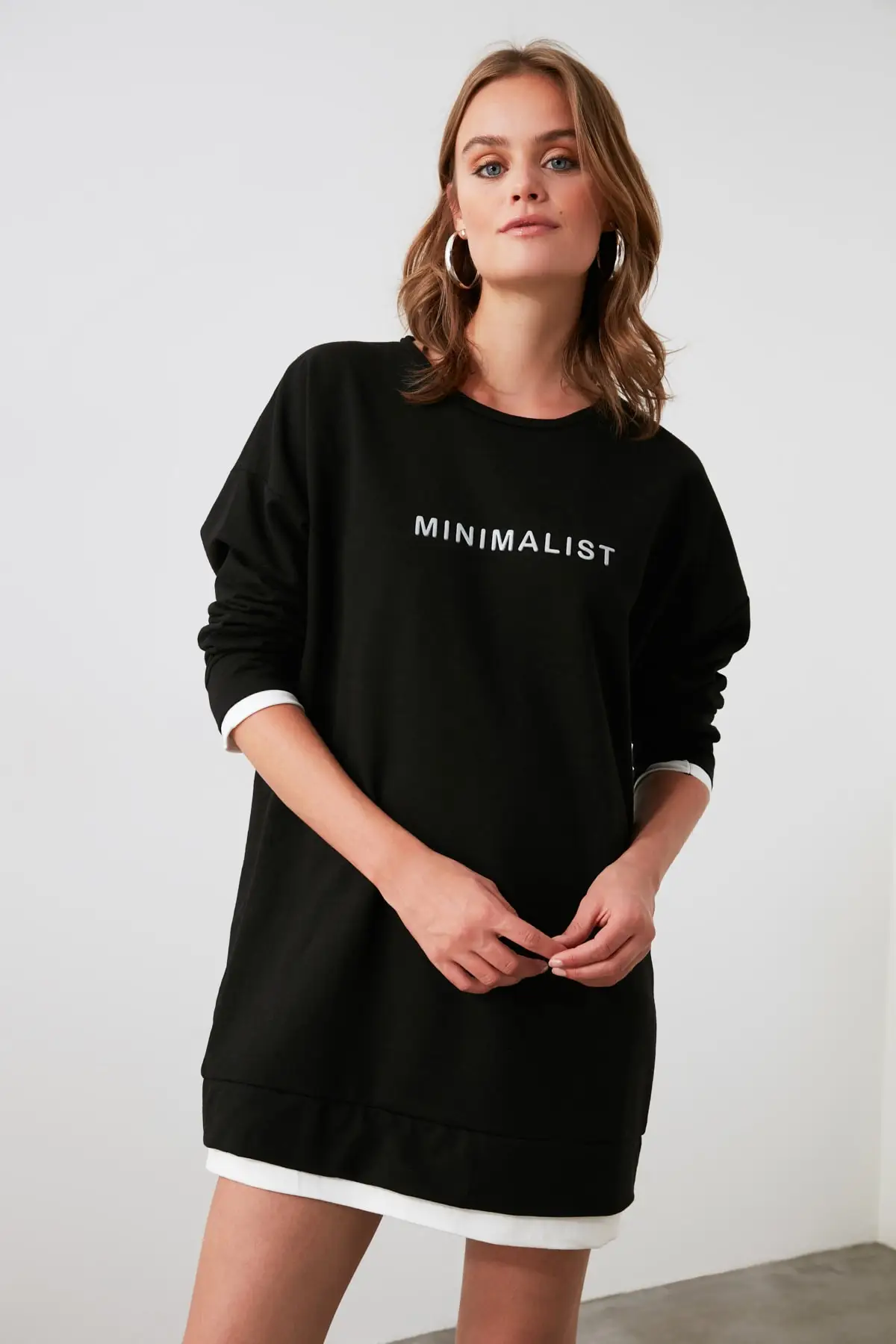 Длинный трикотажный Свитшот оверсайз с принтом трендовой фирмы TWOAW21SW1462 ► Фото 1/4