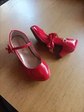 2020 nueva gran oferta zapatos de baile de cuero de princesa zapatos de fiesta de arco de color rojo sólido brillante zapatos de moda de tacón alto para niños