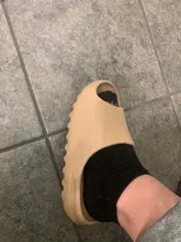 Zapatillas de verano de las mujeres de los hombres goma Eva para interiores 2021 Cool Fondo suave sandalias tendencia diapositivas Unisex chinelas zapatos para la playa casa 36-45