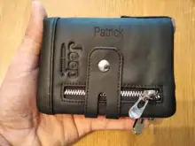 Billetera de cuero genuino para hombre, cartera con grabado gratis 100%, monedero pequeño, mini portatarjetas con cadena, portafolio de bolsillo para hombre