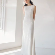 С открытой спиной без рукавов Простой сатин свадебное платье с фатой свадебное платье