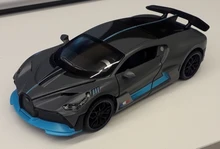 1/32 Aleación de Bugatti DIVO Super deportes juguete de modelo de coche fundido a presión atrás sonido Luz Juguetes vehículo para los niños regalo de los niños