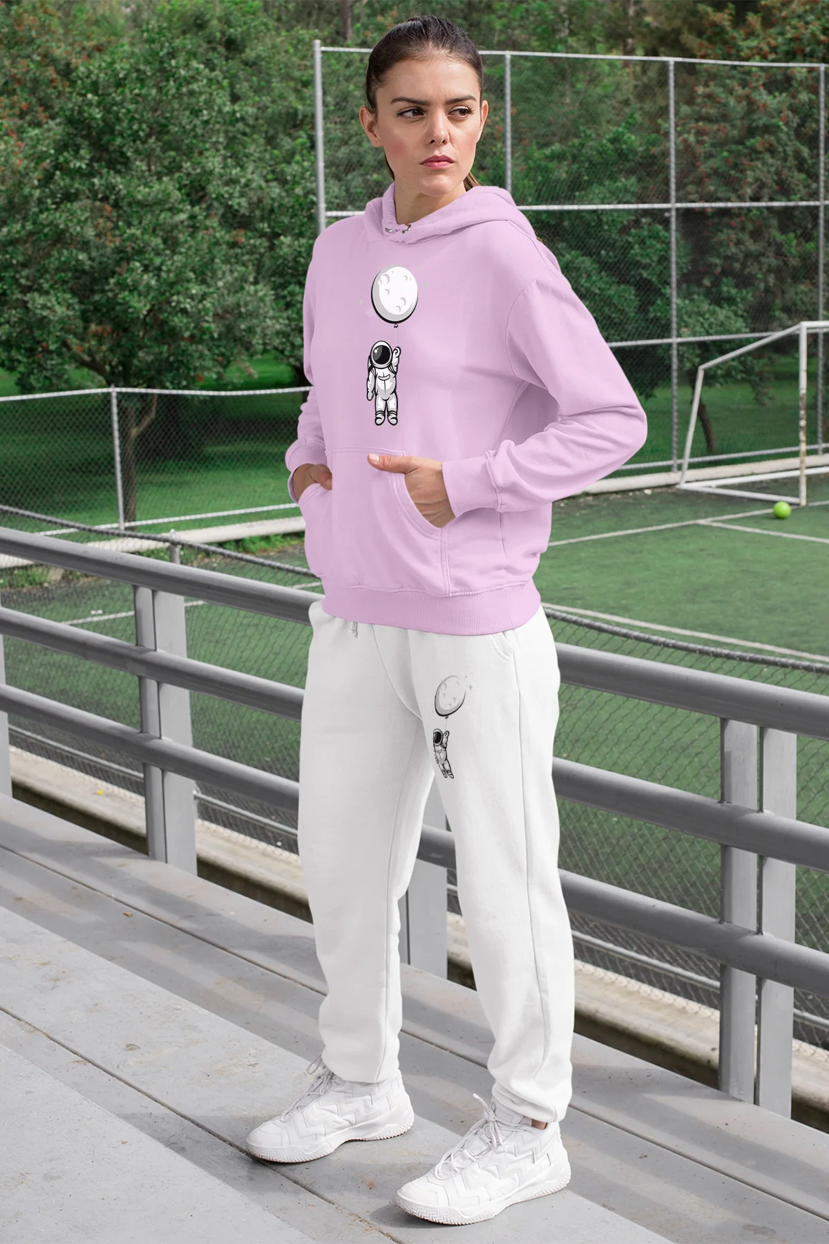Женский спортивный костюм Angemiel розовый с капюшоном и изображением воздушного