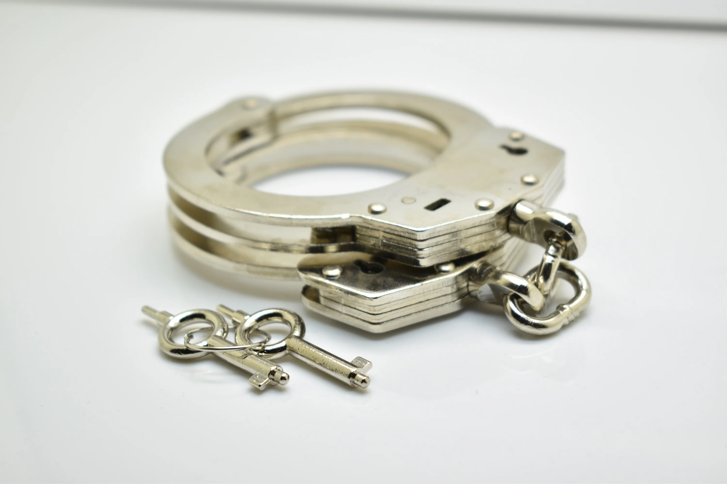 

Professional Handcuffs Carbon nickel coated Steel Police Duty Double Lock + 2 Keys