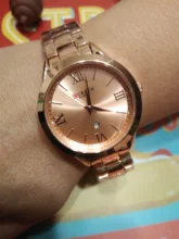 CURREN reloj de oro de las mujeres relojes de señoras creativa de las mujeres relojes de pulsera mujer reloj Relogio femenino Montre Femme