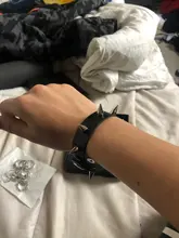 Pulsera gótica negra Punk para mujer, remache de punta cónica, brazalete de cuero negro, talla grande, Unisex