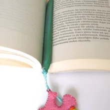 Пафали ручной работы из фетра для книг розовый-H