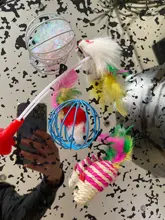 Juguete artificial de plástico para gatos y mascotas, palo con pluma de colores, varita con campana, jaula de ratón, señuelo, color al azar, 1 ud.