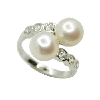 

Ring Silver with Zircons and Pearls Natural