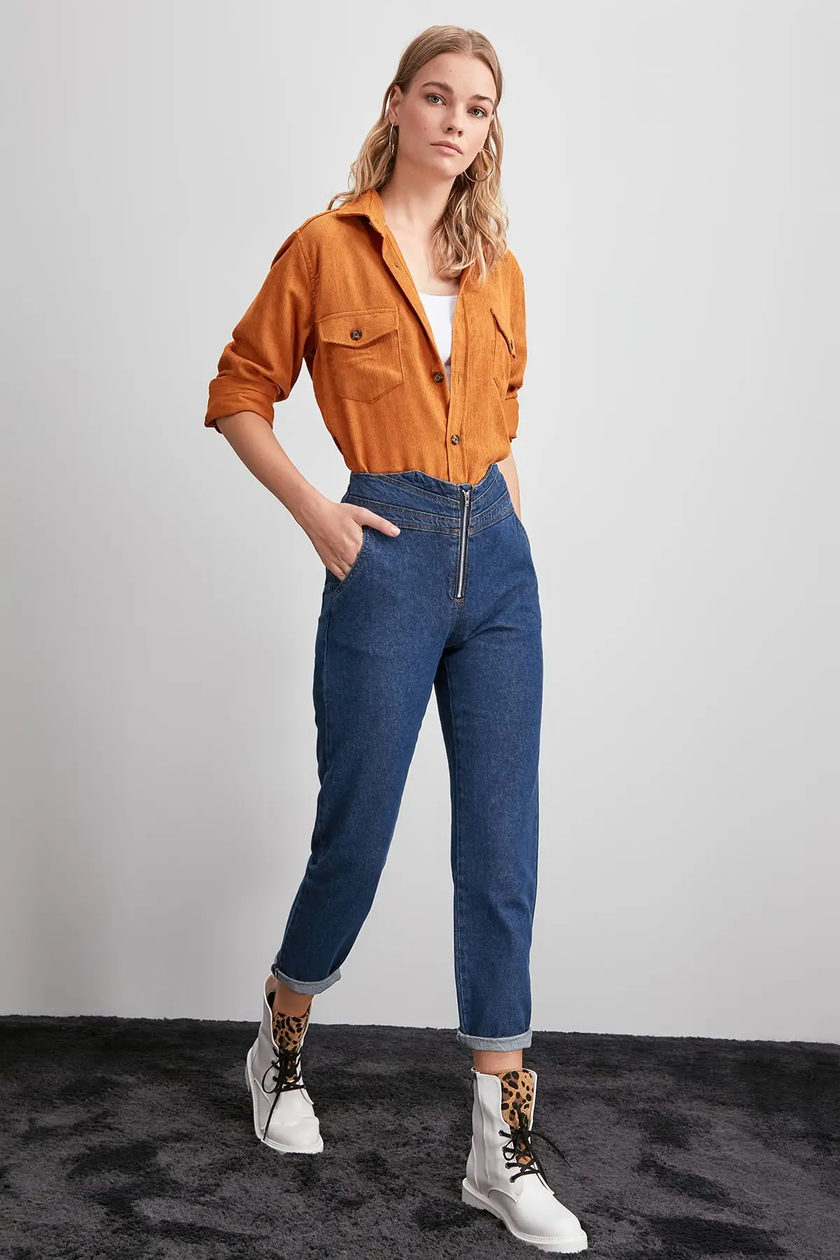 Trendyol Waist Detail High Bel Mom Jeans TWOAW20JE0346