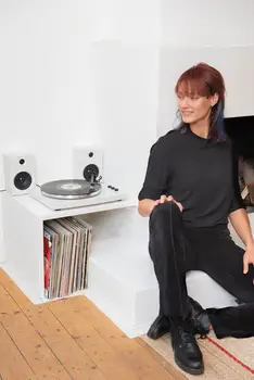 

Turntable Retro Vintage Crosley Portfolio Quetzal SF0021RP-QL with Bluetooth and internal speakers. Allows engrave in MP3.