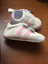Zapatos de cuna de piel sintética para bebé recién nacido, zapatillas de deporte para niño y niña