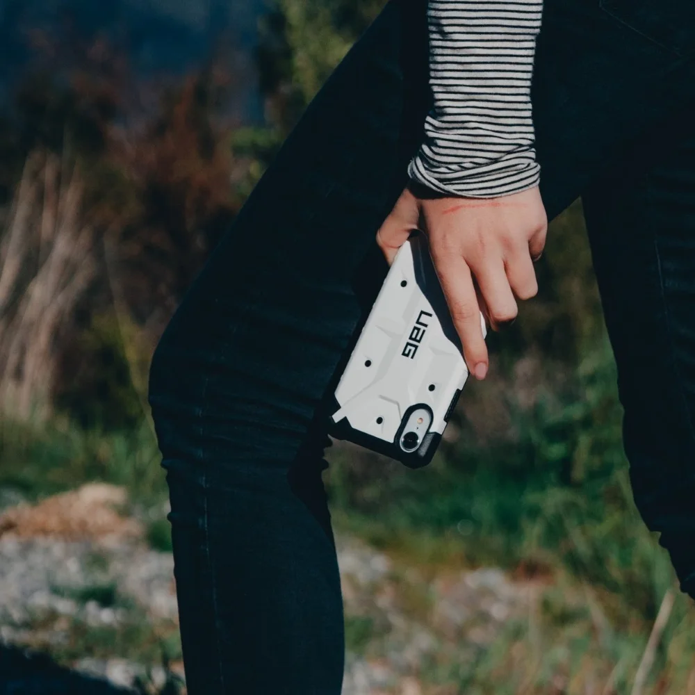 Чехол UAG для iPhone XR противоударный из износостойкого полиуретана резиновый борт