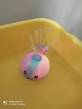 Ballena eléctrica de inducción para niños pequeños, juguetes de baño con aspersor de música, luces coloridas, juguetes de agua