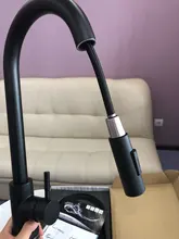 Grifo de cocina de dos funciones, mezclador de un solo tirador, montado en cubierta, de agua caliente y fría, color negro, envío gratis