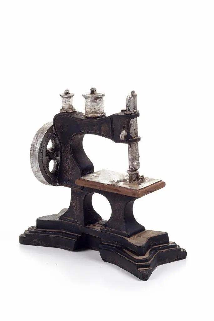 

Nostalgic Sewing Machine Trinket Decotown