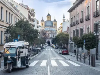 

Electric tuk-tuk tour of Madrid: tour the entire city (180 min)