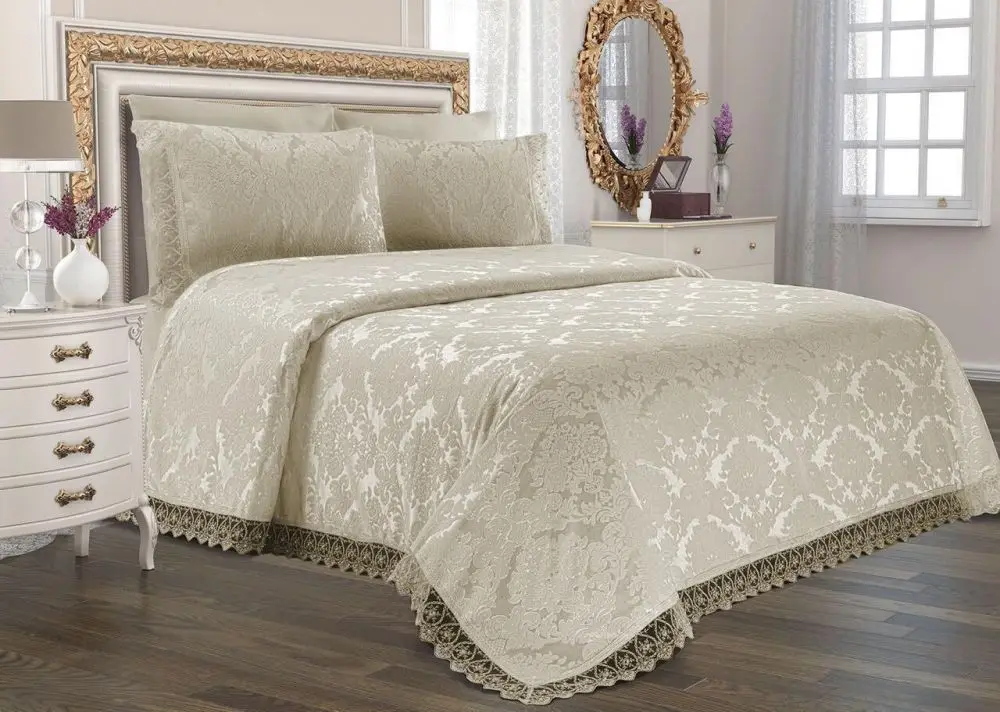 

Dowyworld Jacquard Chenille Bedspread Beige
