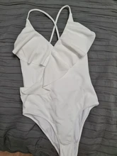 CUPSHE-bañador amarillo sólido de una pieza para mujer, traje de baño para playa, Monokini Sexy con volantes y cuello de pico, 2021