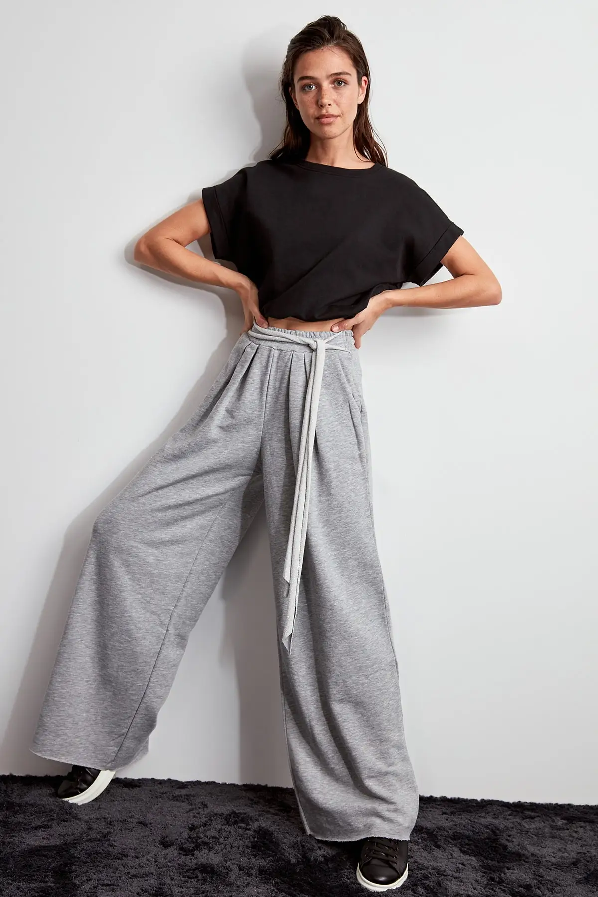 Trendyol расклешенные трикотажные спортивные штаны TWOAW20EA0116