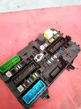 

13220831 5DK00866953 Case Relays/Fuses Opel Zafira B *