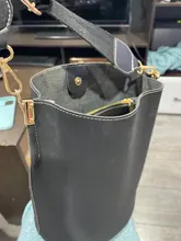 Bolso de mano de banda ancha de diseño de marca para mujer, bolso de hombro de PU de cubo de lujo, de un solo hombro, de gran capacidad, de color sólido