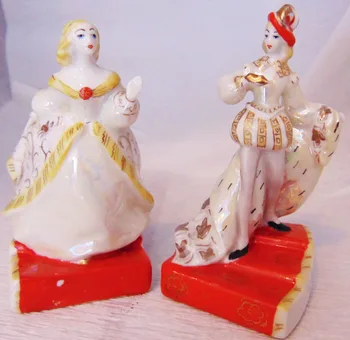 

Cinderella, 10 cm, and the Prince, 10 cm. Leningrad factory of porcelain products. 1950 s