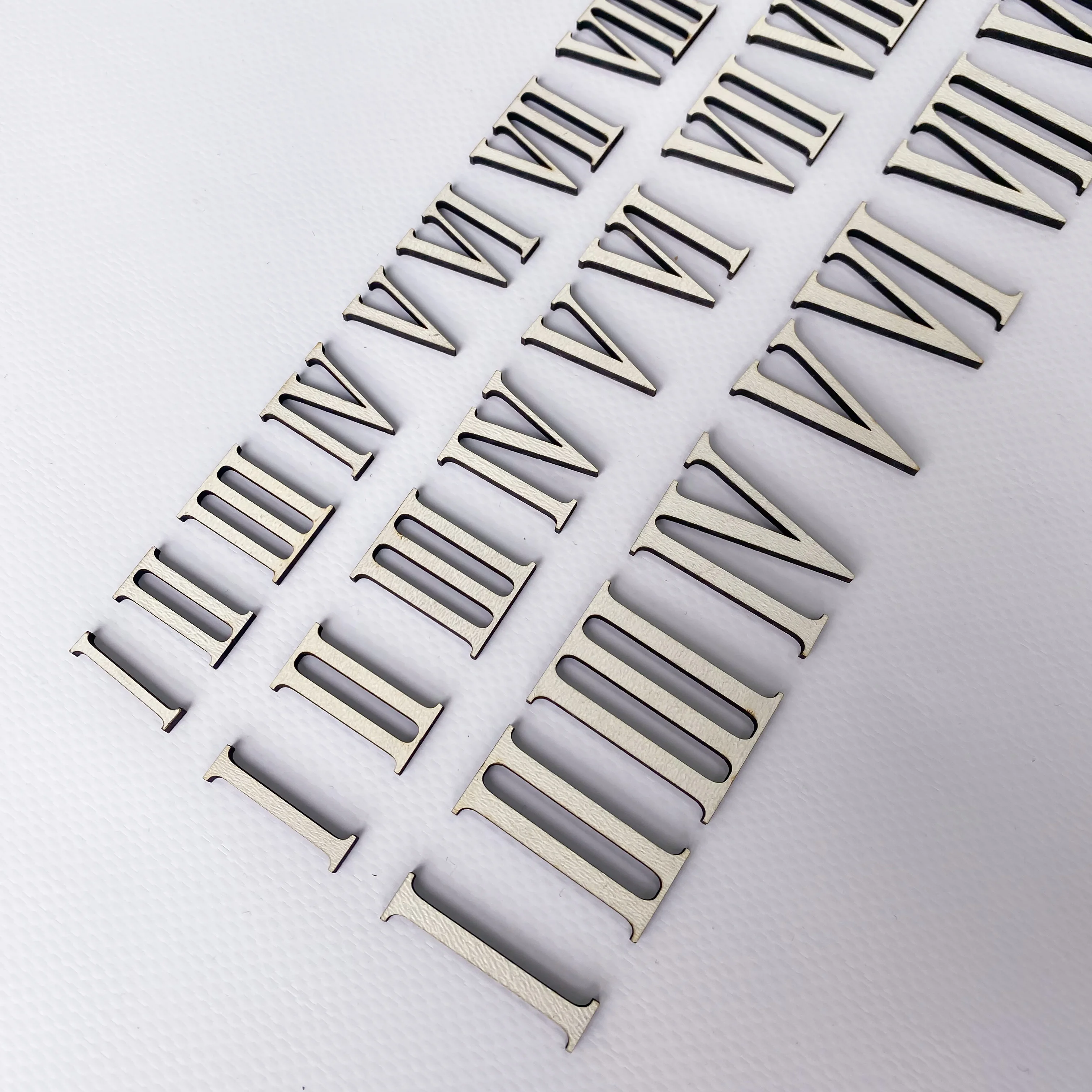 Рисунок 2 - НАБОР РИМСКИХ ЦИФР ИЗ 3-Х РАЗМЕРОВ (2