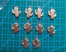 10 Uds. De dijes de Cactus de aleación de Zinc y Metal de tres colores, 15x20mm, aptos para joyería médica, dijes colgantes de plantas