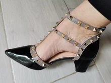 Sandalias de charol puntiagudas para mujer, zapatos con hebilla de remache grueso con tacón, salvaje delgada, verano 2021