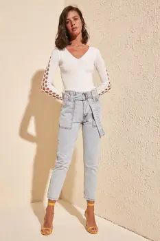 

Trendyol Belt Detail High Bel Mom Jeans TWOSS20JE0041