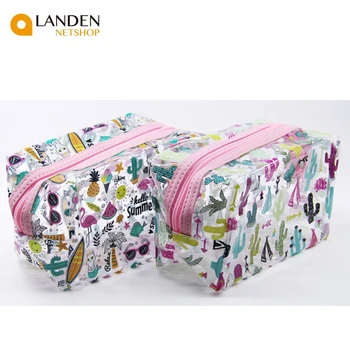 

Make up bag type bag. To girl and woman. Print undershirt amusing. Portable, ideal for travel