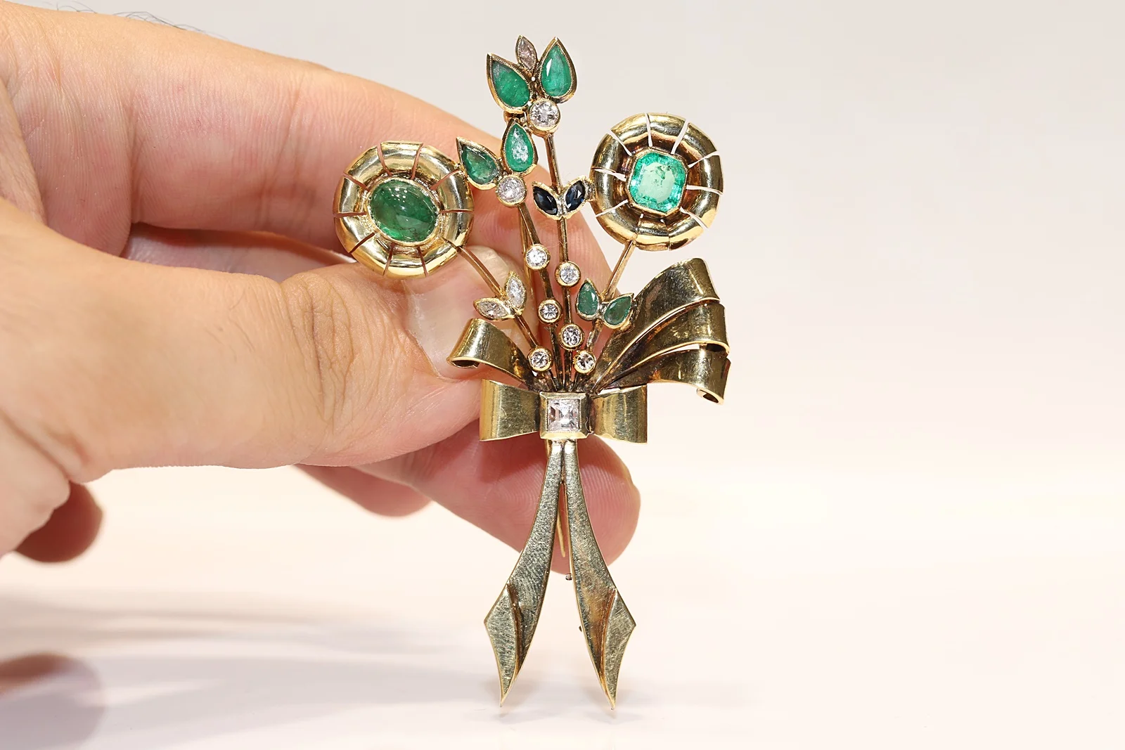 Брошь из 18-каратного золота с