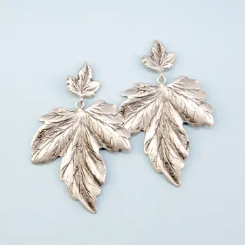 

Earrings jewelery leaves (Lock-carnations, jewelery alloy, silver) 54443