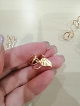 Pendiente de cartílago falso para mujeres y hombres, Clips de oreja sin Piercing, de hojas doradas, joyería, regalos al por mayor