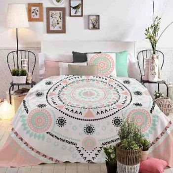 

Bouty FunDeco quilt by Antilo Izan Gray
