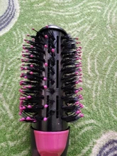 Cepillo que seca y volumiza el pelo de un solo paso, el cepillo produce aire caliente y puede alisar y arizar el pelo